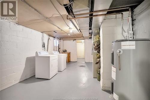 749 Niagara Street, Windsor, ON - Indoor Photo Showing Laundry Room