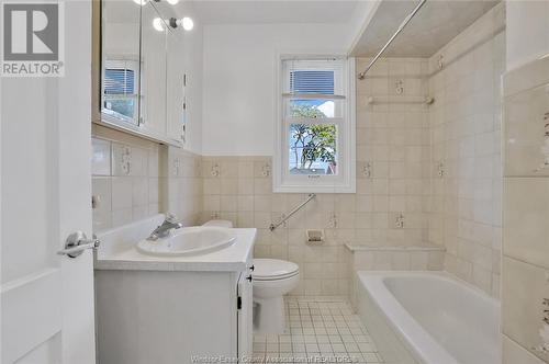 749 Niagara Street, Windsor, ON - Indoor Photo Showing Bathroom