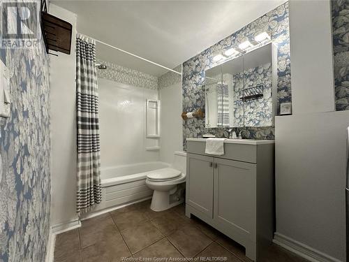 818 St. Luke Road, Windsor, ON - Indoor Photo Showing Bathroom