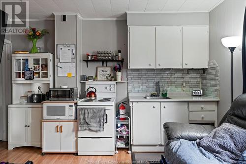 1135 Albert Road, Windsor, ON - Indoor Photo Showing Kitchen