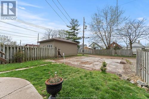 1135 Albert Road, Windsor, ON - Outdoor With Backyard