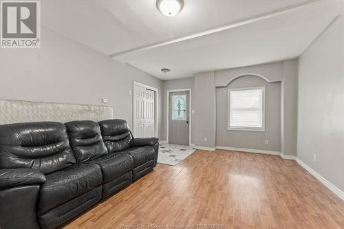 1135 Albert Road, Windsor, ON - Indoor