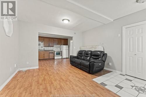 1135 Albert Road, Windsor, ON - Indoor