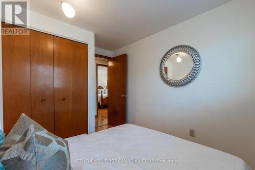 79 Roundhill Court, London, ON - Indoor Photo Showing Bedroom