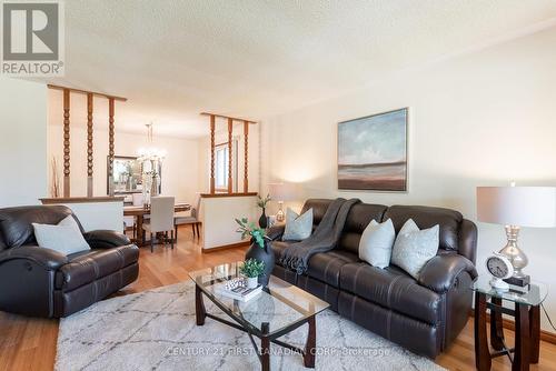 79 Roundhill Court, London, ON - Indoor Photo Showing Living Room