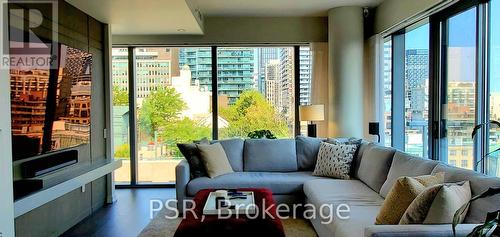 902 - 60 Colborne Street, Toronto, ON - Indoor Photo Showing Living Room