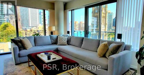 902 - 60 Colborne Street, Toronto, ON - Indoor Photo Showing Living Room