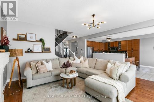 47 Piper Crescent, Clarington, ON - Indoor Photo Showing Living Room