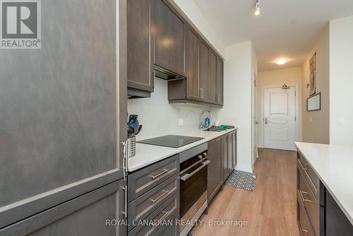 1007 - 9085 Jane Street, Vaughan, ON - Indoor Photo Showing Kitchen With Upgraded Kitchen