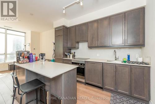 1007 - 9085 Jane Street, Vaughan, ON - Indoor Photo Showing Kitchen