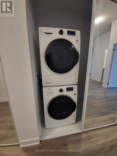 512 - 10 Honeycrisp Crescent, Vaughan, ON - Indoor Photo Showing Laundry Room