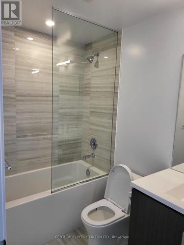 512 - 10 Honeycrisp Crescent, Vaughan, ON - Indoor Photo Showing Bathroom