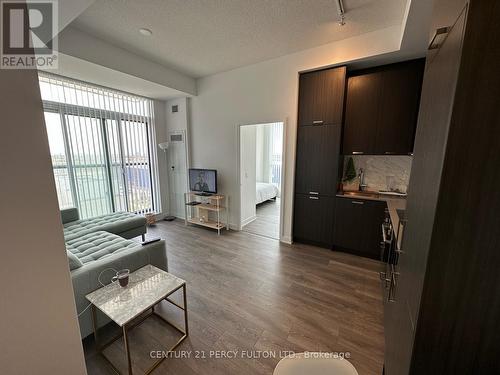 512 - 10 Honeycrisp Crescent, Vaughan, ON - Indoor Photo Showing Other Room