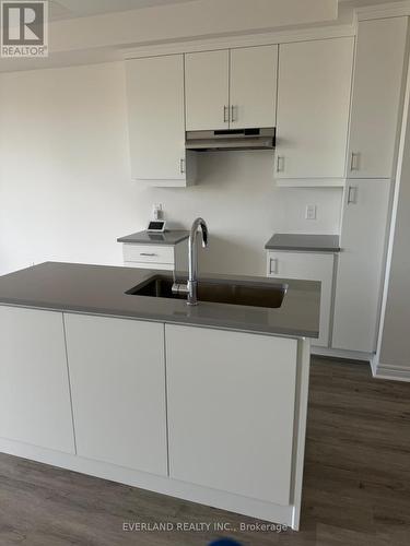 128 Mumbai Drive, Markham, ON - Indoor Photo Showing Kitchen