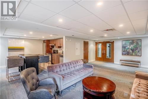 217 - 316 Bruyere Street, Ottawa, ON - Indoor Photo Showing Living Room