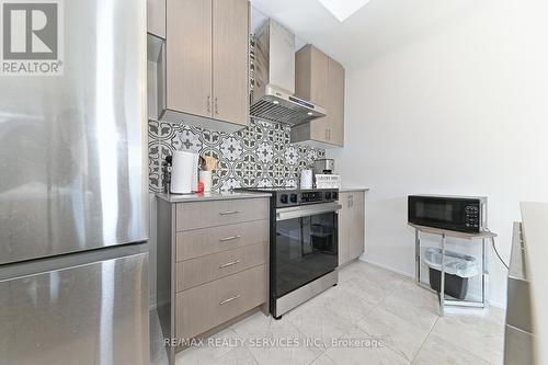 19 - 15 Blacklock Street, Cambridge, ON - Indoor Photo Showing Kitchen