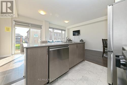 19 - 15 Blacklock Street, Cambridge, ON - Indoor Photo Showing Kitchen