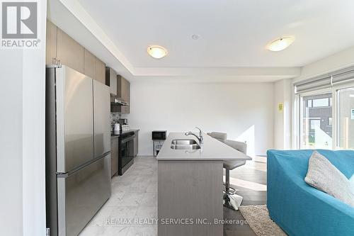 19 - 15 Blacklock Street, Cambridge, ON - Indoor Photo Showing Kitchen With Double Sink