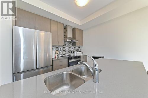 19 - 15 Blacklock Street, Cambridge, ON - Indoor Photo Showing Kitchen With Stainless Steel Kitchen With Double Sink