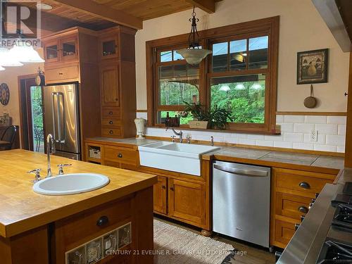 918183 Portage Bay Road, Coleman, ON - Indoor Photo Showing Kitchen With Double Sink