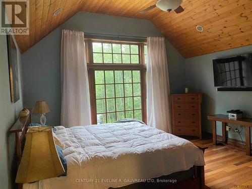 918183 Portage Bay Road, Coleman, ON - Indoor Photo Showing Bedroom