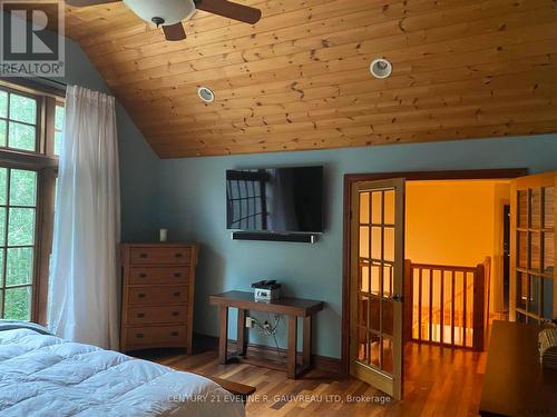 918183 Portage Bay Road, Coleman, ON - Indoor Photo Showing Bedroom