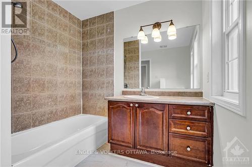 793 Valin Street, Ottawa, ON - Indoor Photo Showing Bathroom