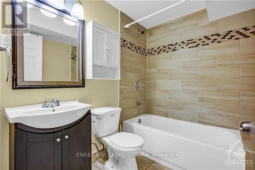 793 Valin Street, Ottawa, ON - Indoor Photo Showing Bathroom