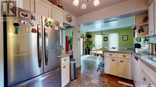 156 Connaught Crescent, Regina, SK - Indoor Photo Showing Kitchen