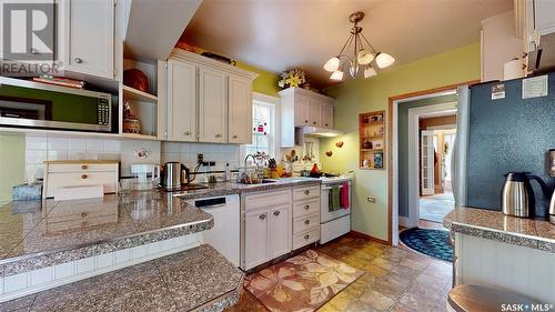 156 Connaught Crescent, Regina, SK - Indoor Photo Showing Kitchen