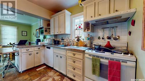 156 Connaught Crescent, Regina, SK - Indoor Photo Showing Kitchen