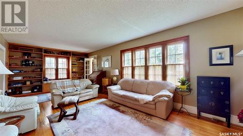 156 Connaught Crescent, Regina, SK - Indoor Photo Showing Living Room