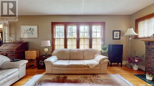 156 Connaught Crescent, Regina, SK - Indoor Photo Showing Living Room