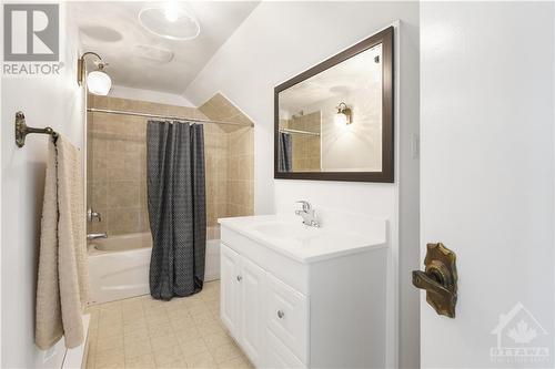 500 Ashdad Road, Renfrew, ON - Indoor Photo Showing Bathroom