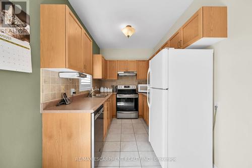 28 Titan Drive, Hamilton, ON - Indoor Photo Showing Kitchen