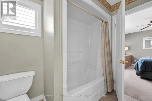 28 Titan Drive, Hamilton, ON - Indoor Photo Showing Bathroom