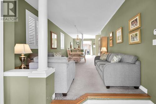 28 Titan Drive, Hamilton, ON - Indoor Photo Showing Living Room