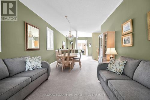 28 Titan Drive, Hamilton, ON - Indoor Photo Showing Living Room