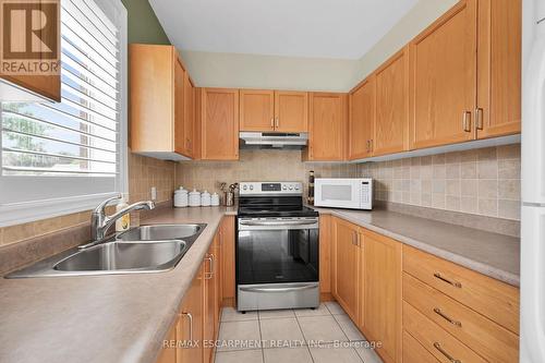 28 Titan Drive, Hamilton, ON - Indoor Photo Showing Kitchen With Double Sink