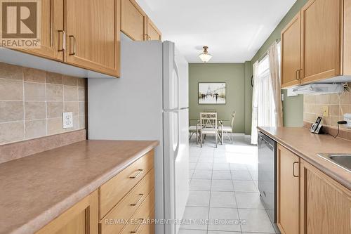 28 Titan Drive, Hamilton, ON - Indoor Photo Showing Kitchen