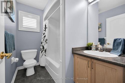 28 Titan Drive, Hamilton, ON - Indoor Photo Showing Bathroom