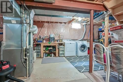 28 Titan Drive, Hamilton, ON - Indoor Photo Showing Laundry Room