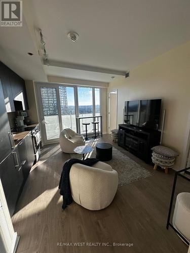 2708 - 3900 Confederation Parkway, Mississauga, ON - Indoor Photo Showing Living Room