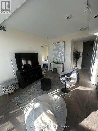 2708 - 3900 Confederation Parkway, Mississauga, ON - Indoor Photo Showing Living Room