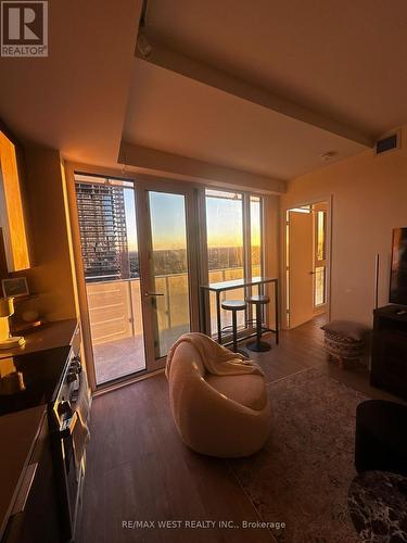 2708 - 3900 Confederation Parkway, Mississauga, ON - Indoor Photo Showing Living Room