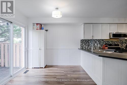 411 Woodmount Drive, Oshawa, ON - Indoor Photo Showing Kitchen With Double Sink