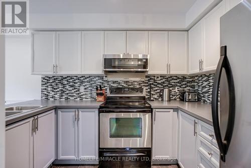 411 Woodmount Drive, Oshawa, ON - Indoor Photo Showing Kitchen With Double Sink With Upgraded Kitchen