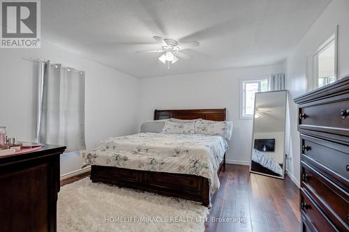 411 Woodmount Drive, Oshawa, ON - Indoor Photo Showing Bedroom