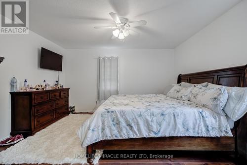 411 Woodmount Drive, Oshawa, ON - Indoor Photo Showing Bedroom