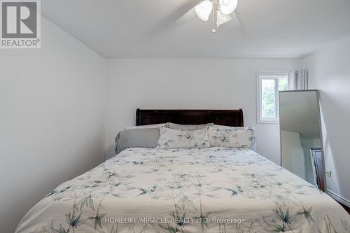 411 Woodmount Drive, Oshawa, ON - Indoor Photo Showing Bedroom